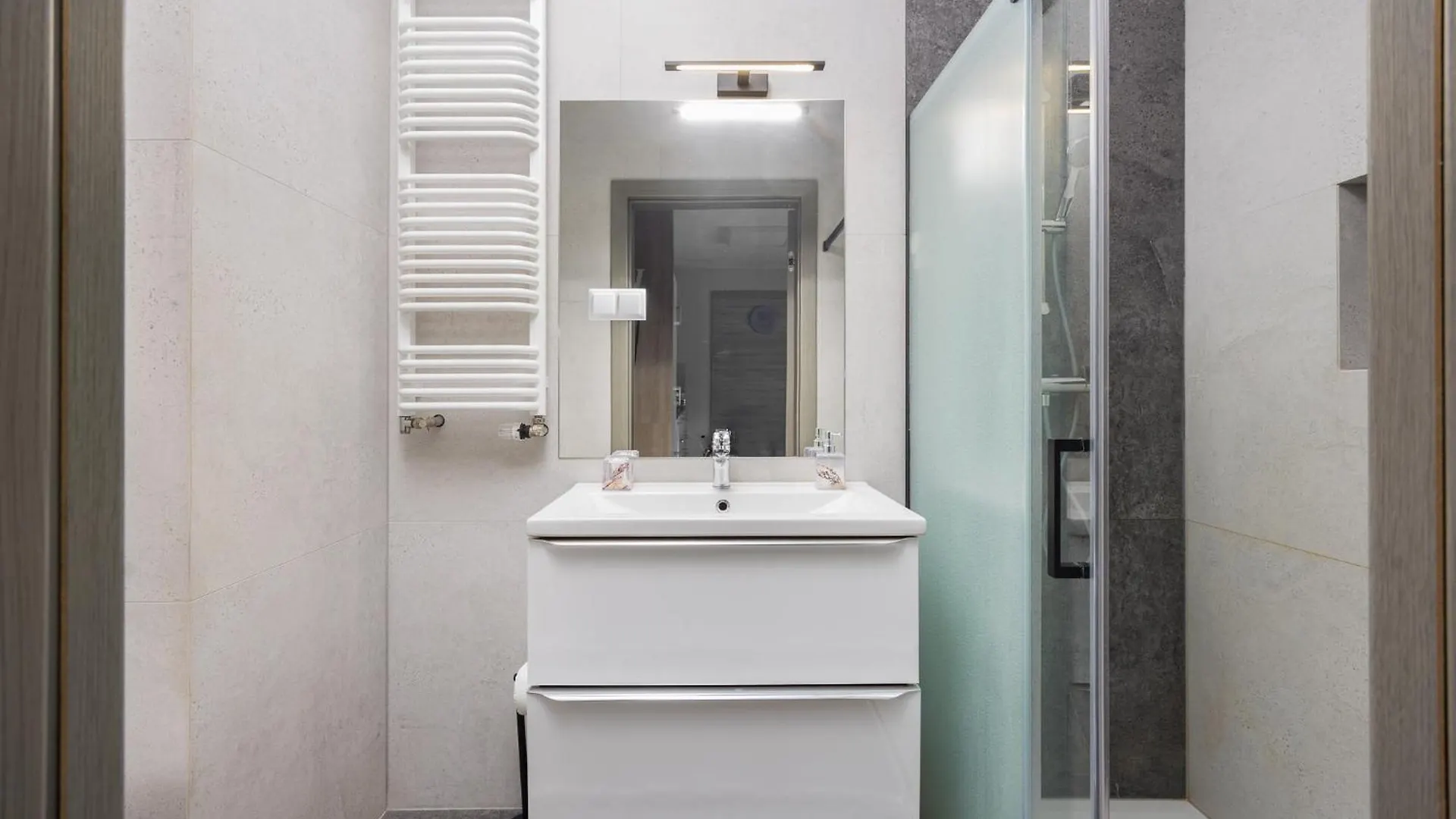 Vipwarsawapartments Amber Mennica Residence 0*, Warszawa