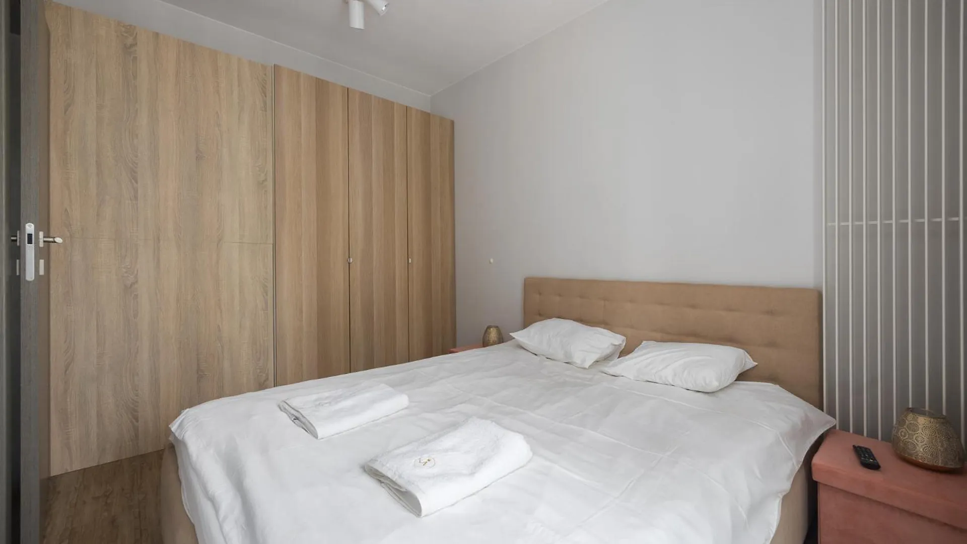 Vipwarsawapartments Amber Mennica Residence