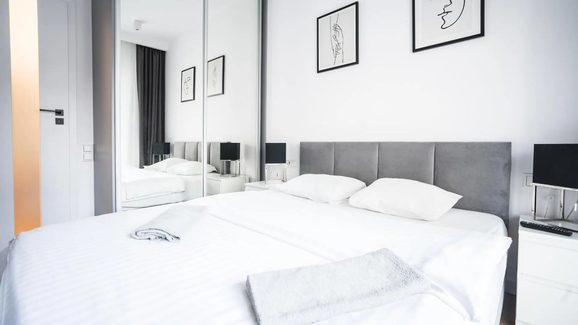 Vipwarsawapartments Amber Mennica Residence 0*, Warszawa